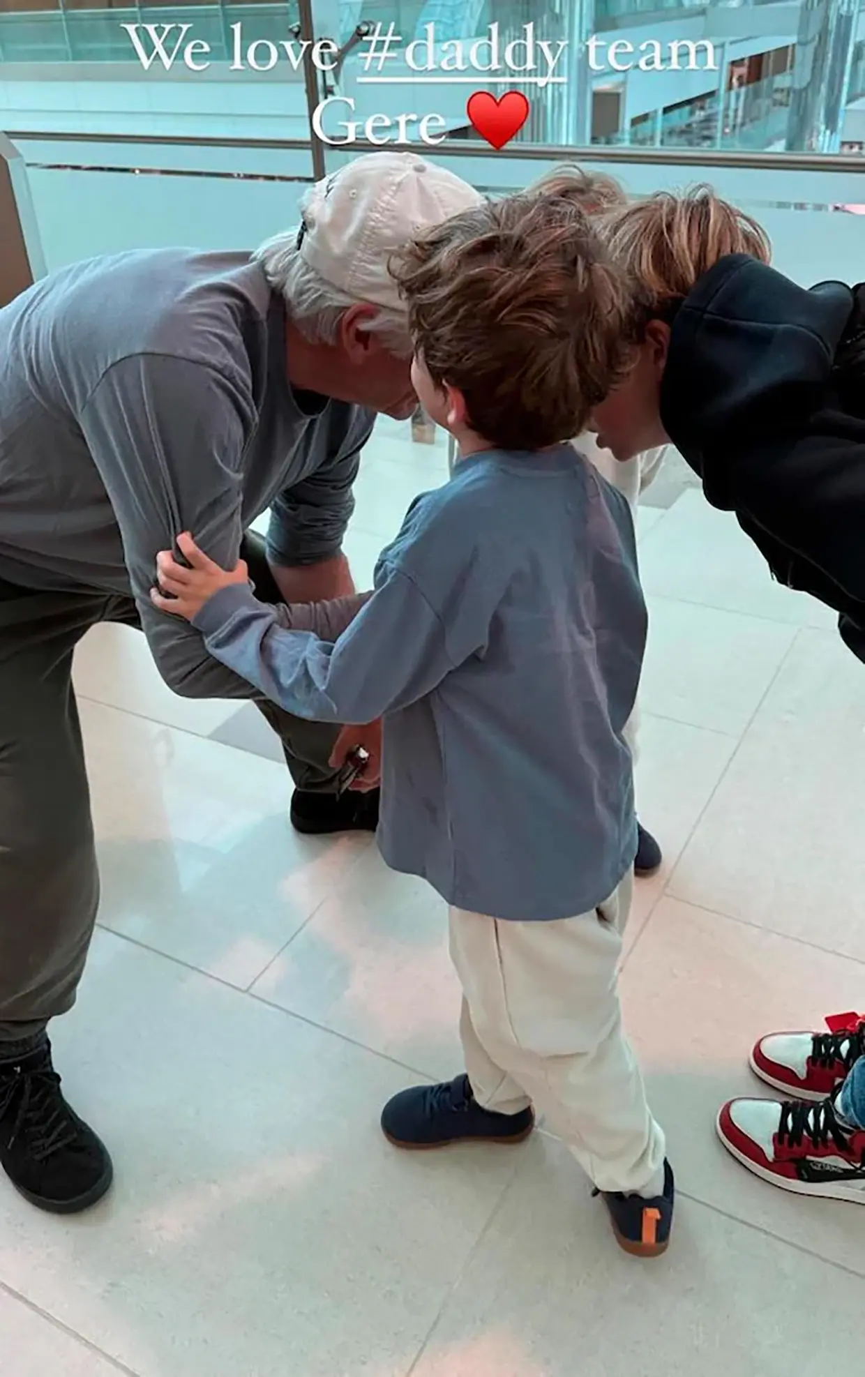 Equipo Gere. El actor forma un gran equipo con Alexander y James, los hijos que tiene en común con la española, y Albert, de una relación anterior de Alejandra.