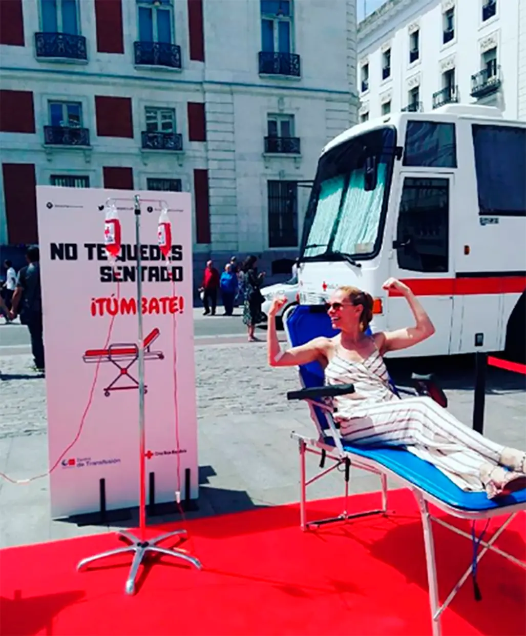 Paula Vázquez donando plasma