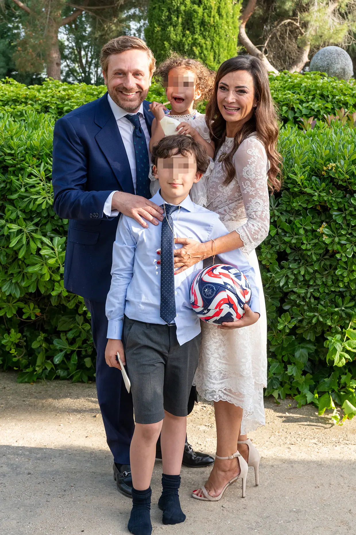 Juan Peña con su mujer y sus hijos.