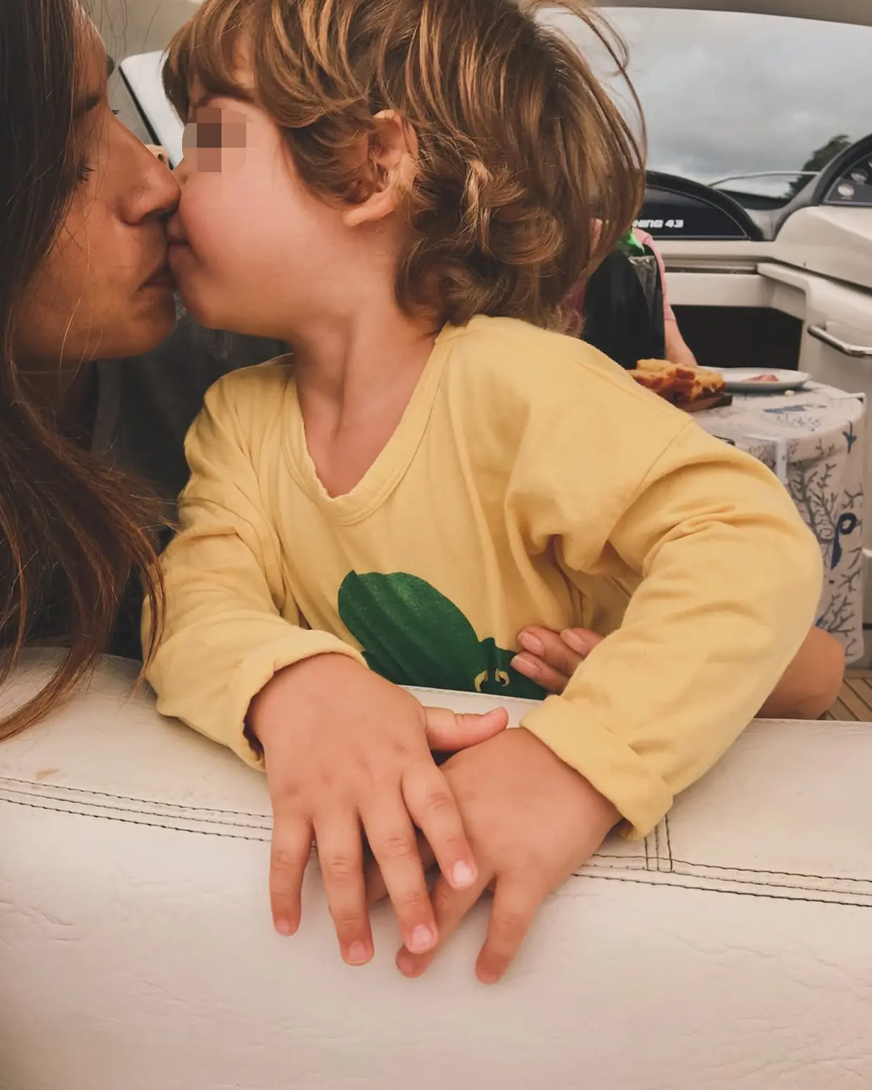 Sara Carbonero con su hijo