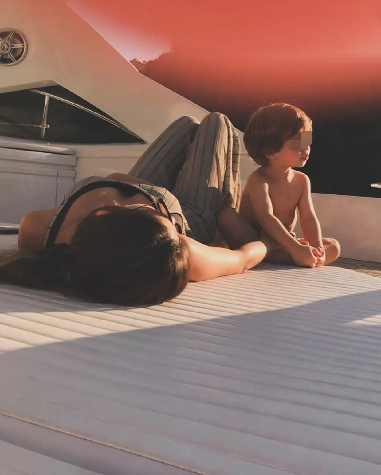 Sara Carbonero con su hijo