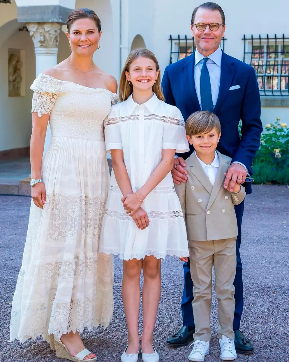 Victoria y Daniel de Suecia con sus hijos.