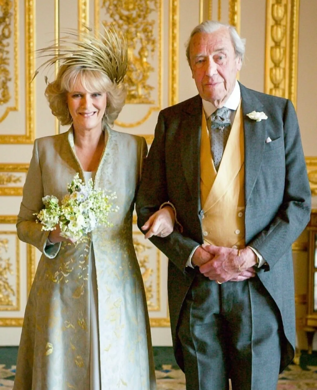 La reina Camilla Parker Bowles con su padre, Bruce Shand