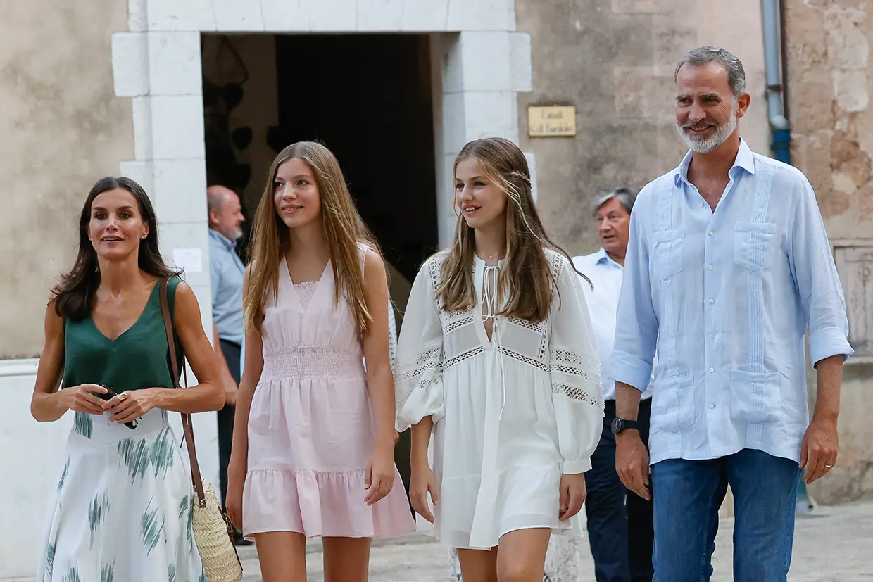 Letizia, la infanta Sofía, la princesa Leonor y el rey Felipe