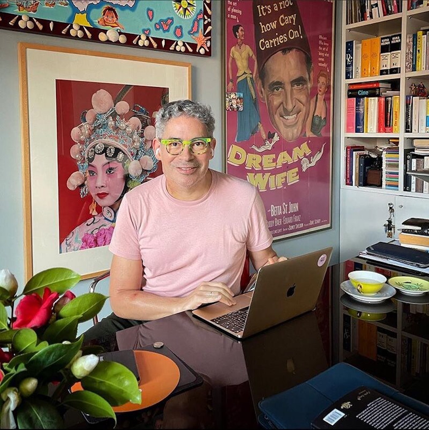 Así es el piso de Boris Izaguirre: muy chic y lleno de color