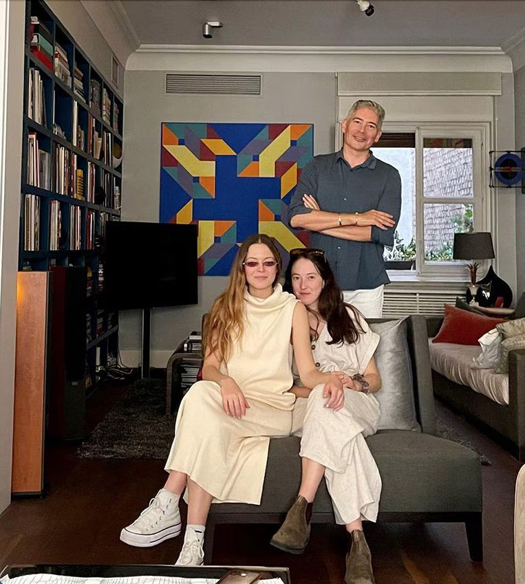 Así es el piso de Boris Izaguirre: muy chic y lleno de color