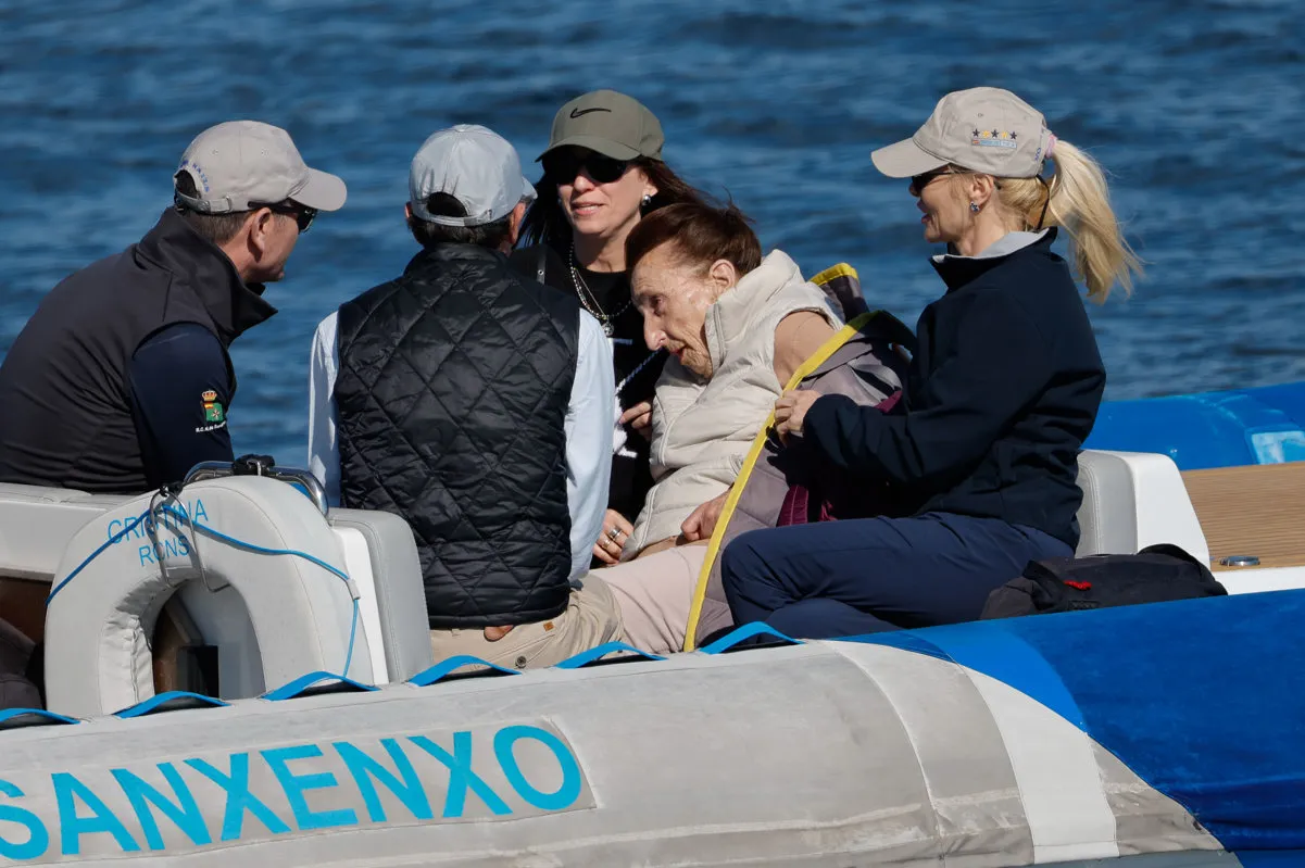 La infanta Margarita navegando en Sanxenxo