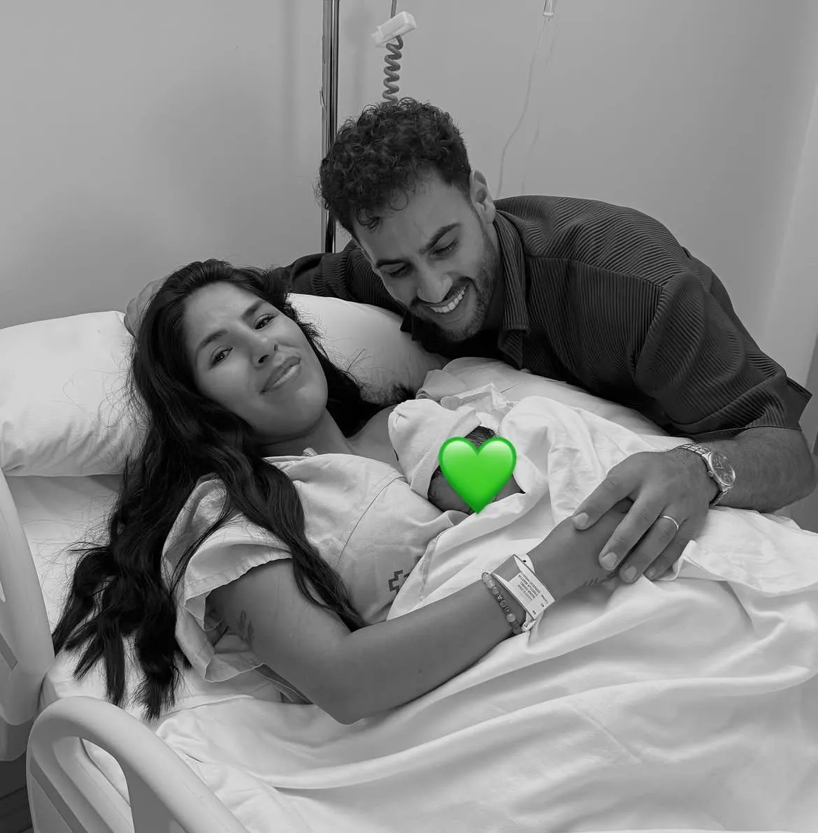 Isa Pantoja y Asraf en el hospital