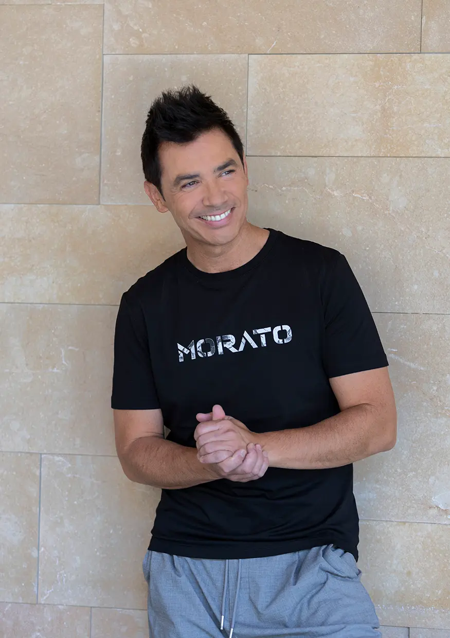 David Civera posando en camiseta