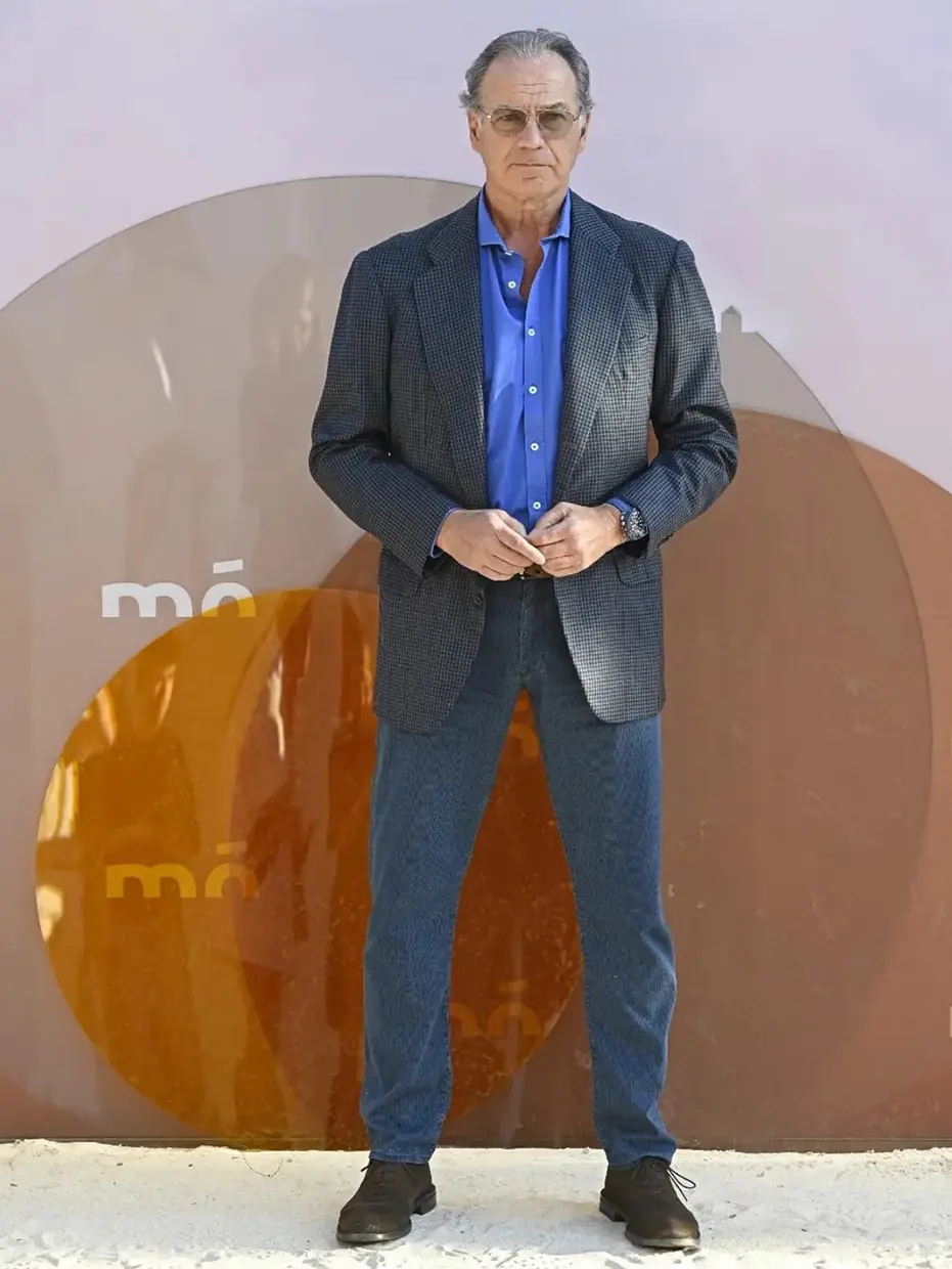Bertín Osborne posado.