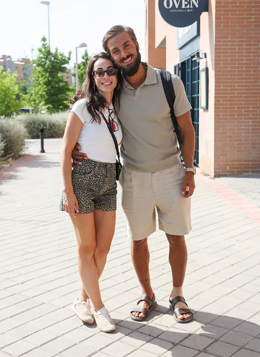 Borja González con su novia.