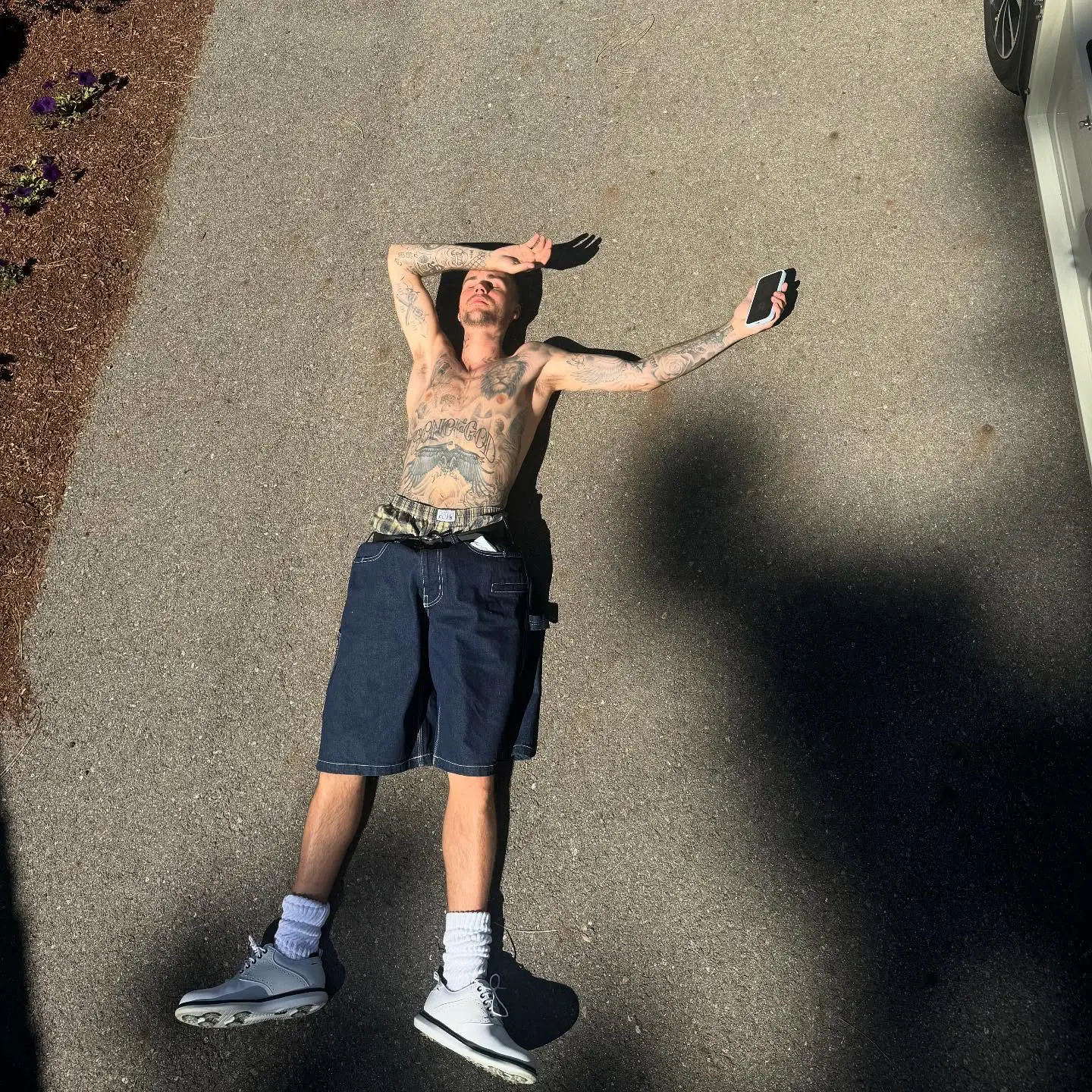 Justin Bieber en el suelo