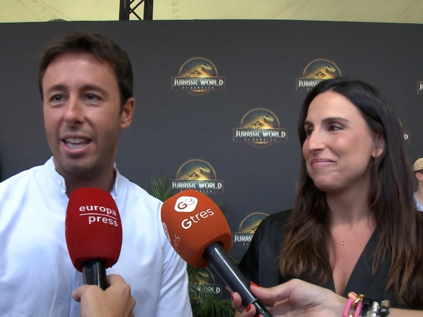 Matías Prats Jr. y su pareja, Claudia Collado, en su primer evento tras el nacimiento de su hijo