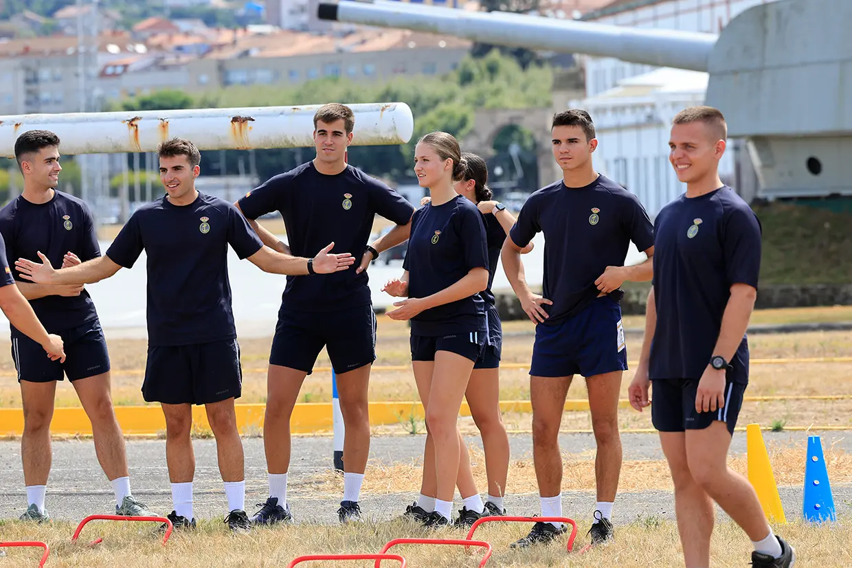 Leonor con sus compañeros en la Escuela Naval de Marín, en la que ingresó el verano pasado. Con ellos ha vivido una etapa muy intensa y especial de su formación.