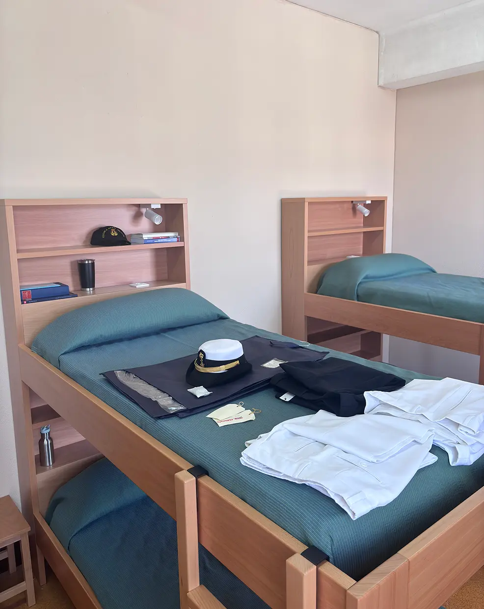 Recreación exacta de una habitación de la escuela, igual a la que puede haber tenido Leonor.