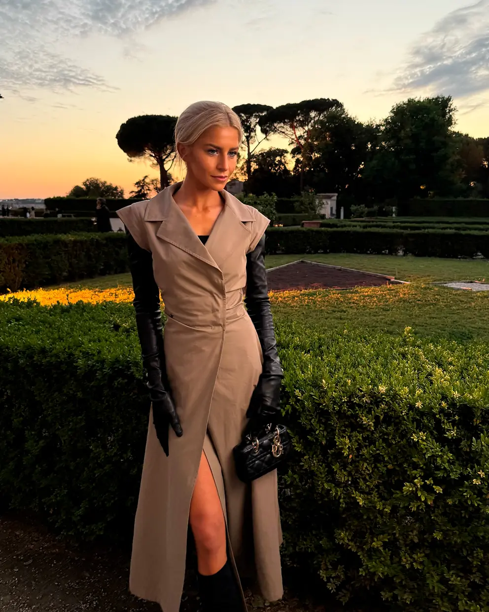 Caroline Daur posando