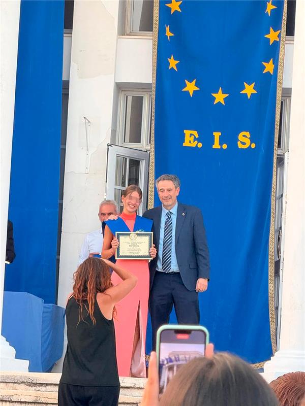 Manuel Díaz y Virginia Troconis, muy orgullosos de su hija Triana en su graduación: todas las fotos