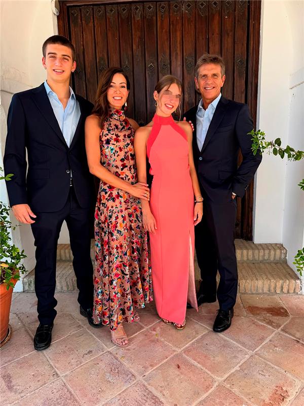 Manuel Díaz y Virginia Troconis, muy orgullosos de su hija Triana en su graduación: todas las fotos