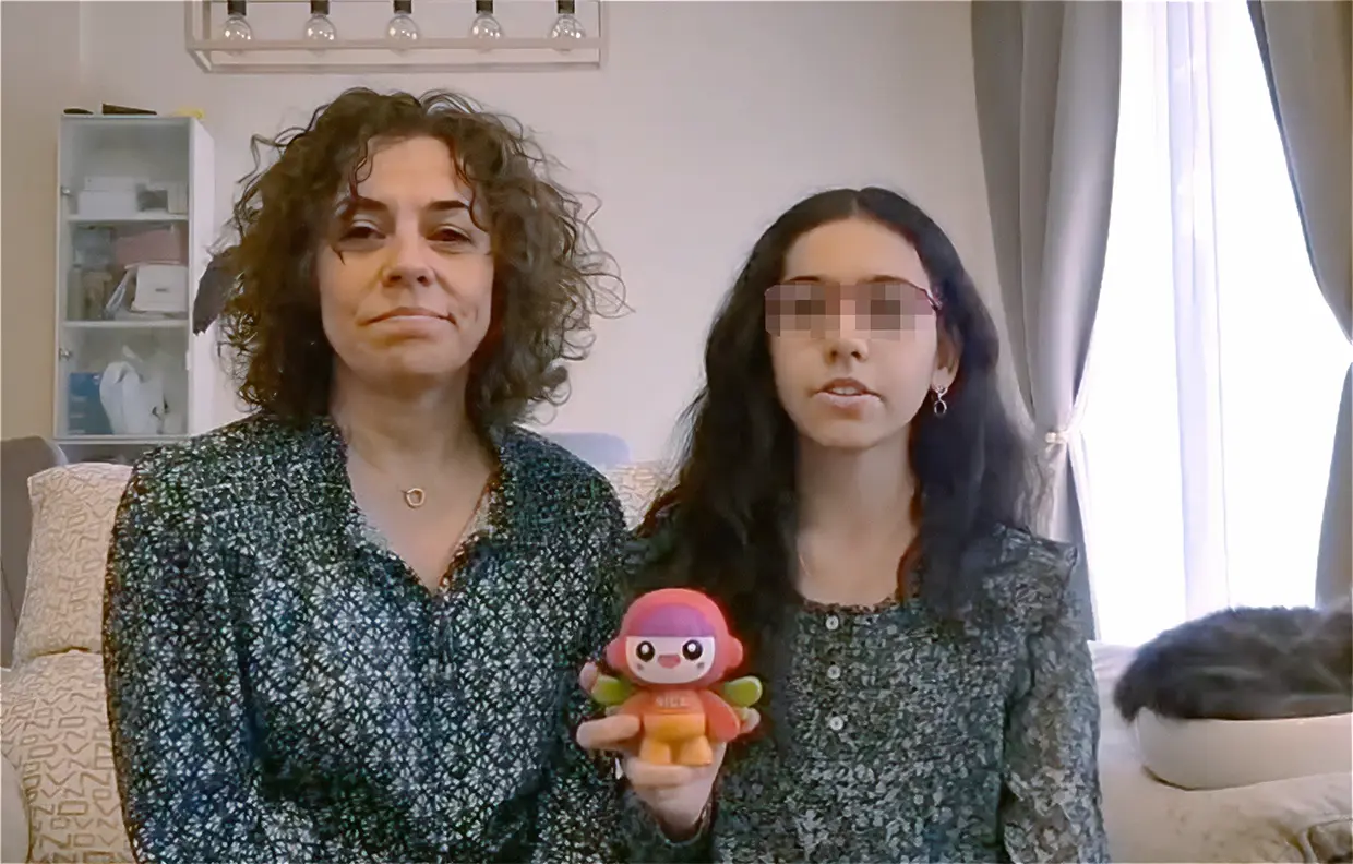 LAURA. Tiene 14 años y le diagnosticaron Panhipopituitarismo por craneofaringioma. Laura está deseando ver cuánto puede recaudar su Nica viajando desde Valladolid. “Os animamos a donar todo lo que podáis para ayudar a estos niños que tienen estas enfermedades raras”, comenta su madre.