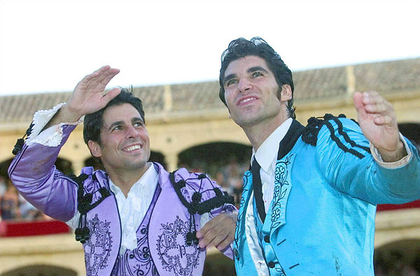 Fran Rivera cancela sus vacaciones a Las Vegas preocupado por la detención de su hermano Cayetano