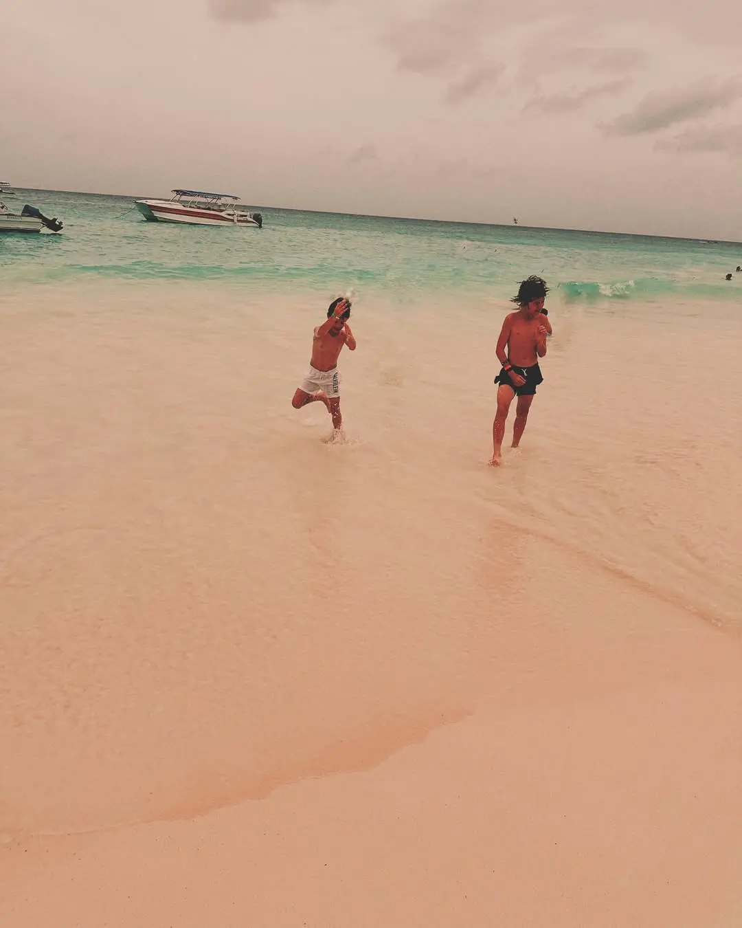 Sara Carbonero de viaje con sus hijos, en Punta Cana.