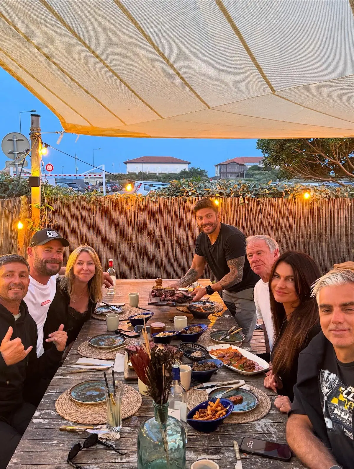 Chris con amigos
