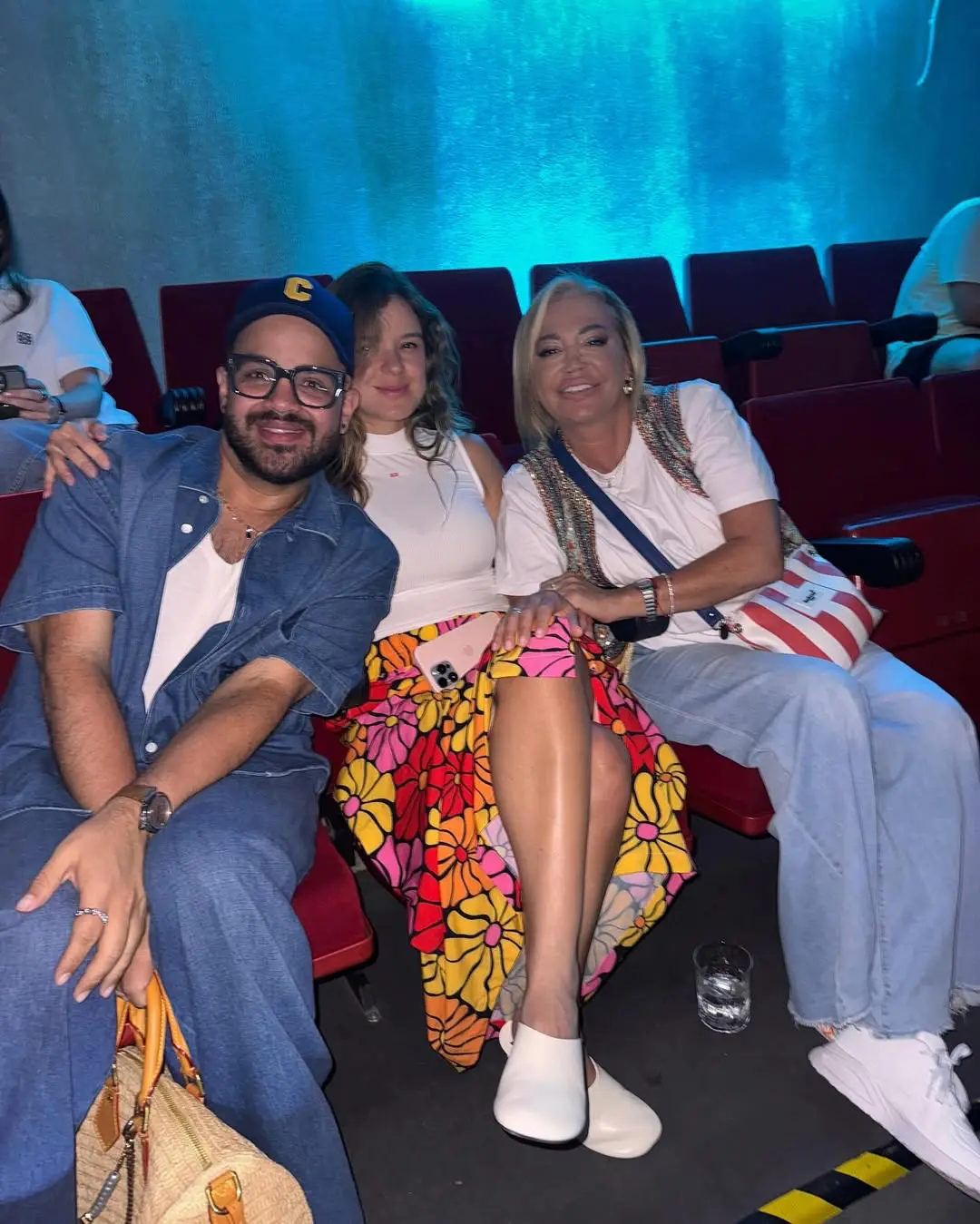 Karol G y Belén Esteban en 'La Revuelta'.