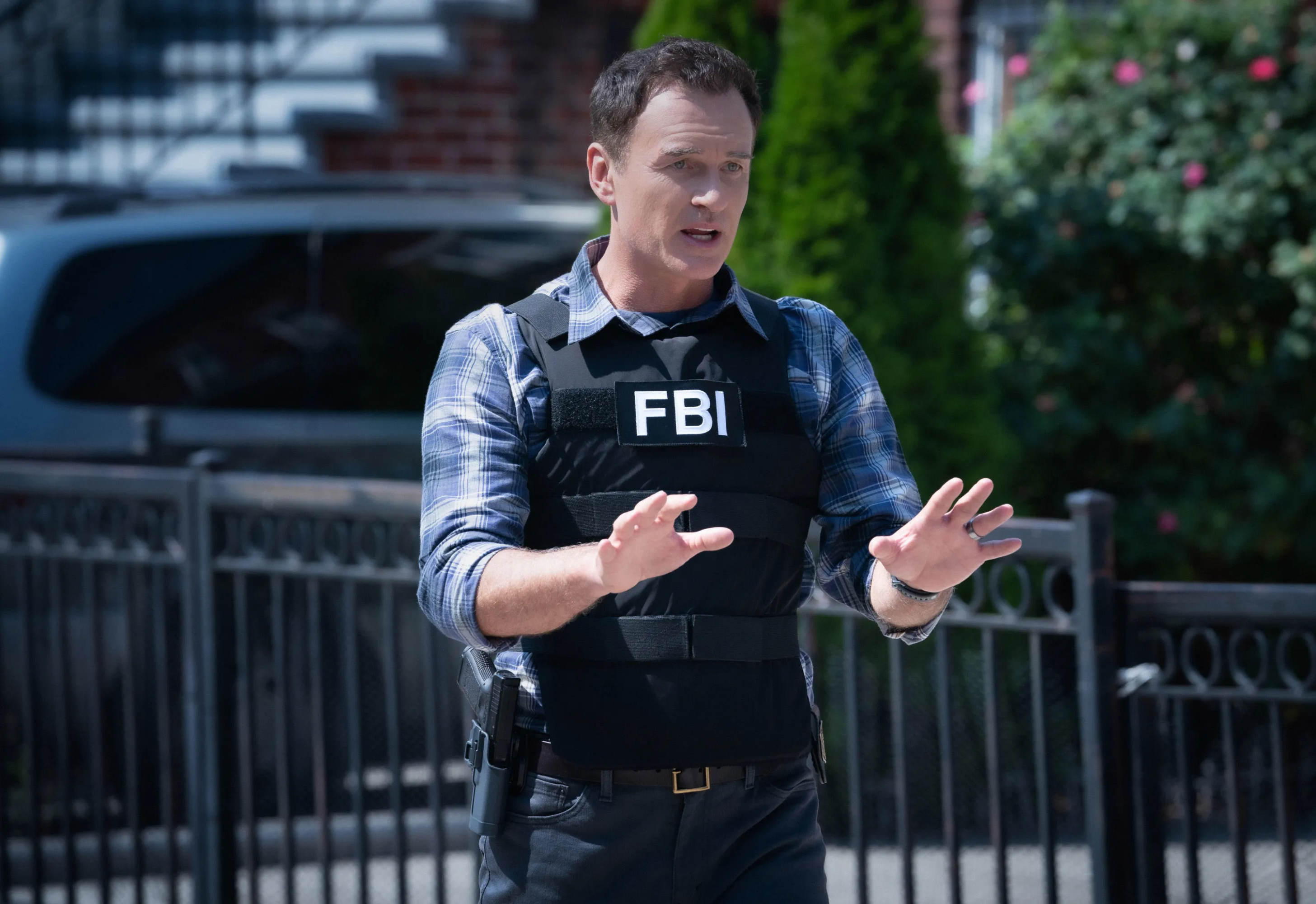 Julian McMahon en la serie 'FBI: Most Wanted'.