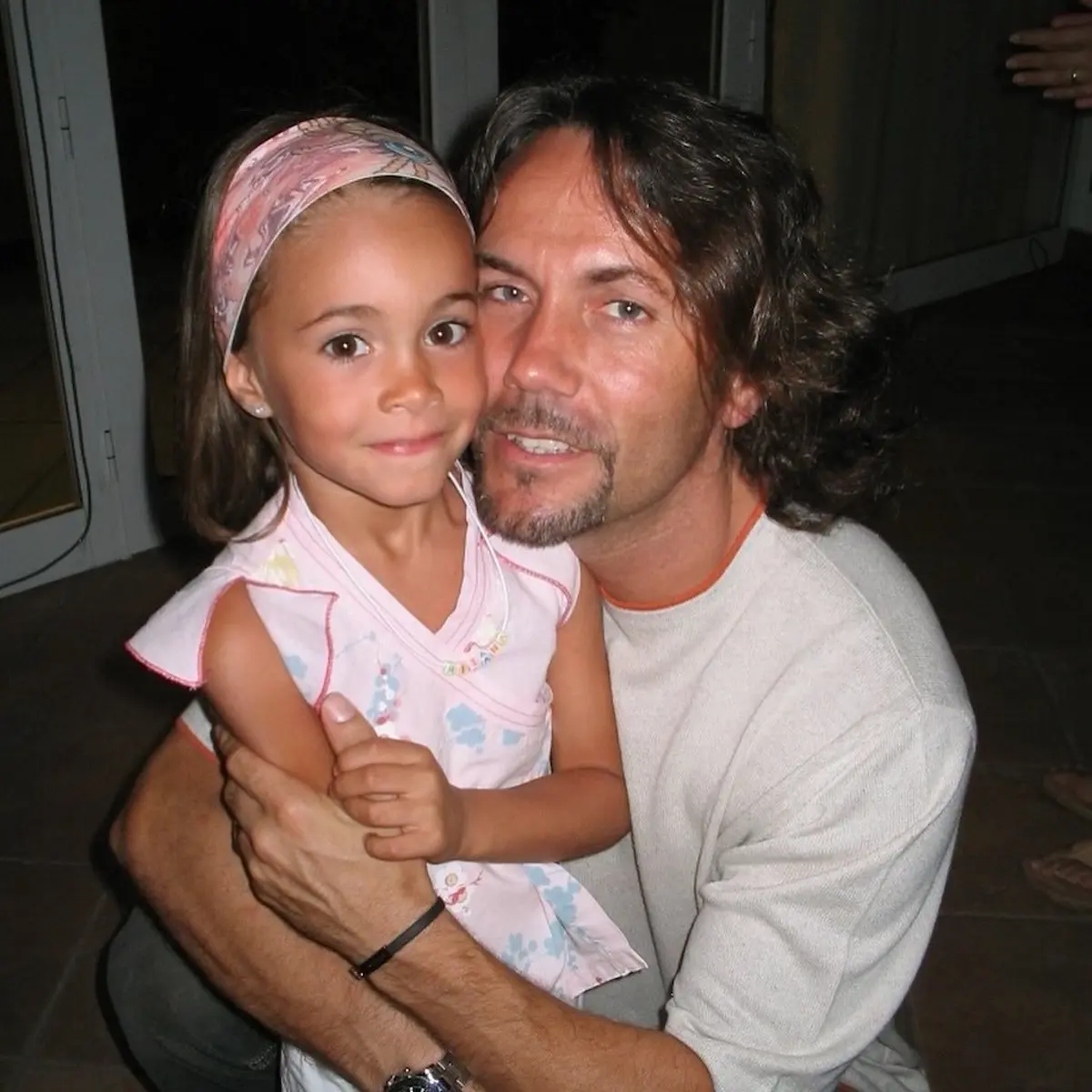 Aitana de pequeña con su padre