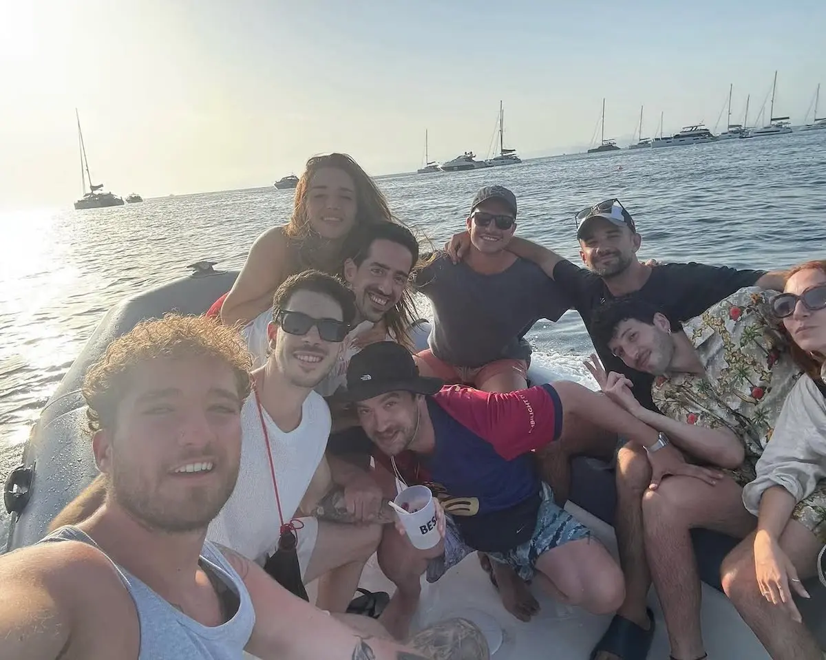 Sebastián Yatra y Lola Índigo en Ibiza 6