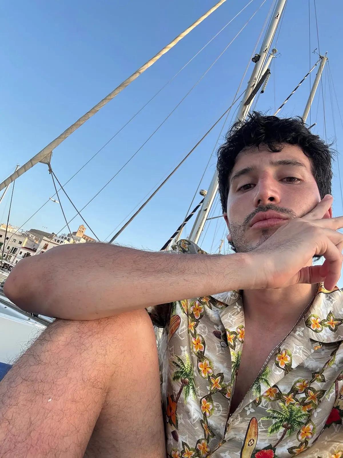 Sebastián Yatra y Lola Índigo en Ibiza 5