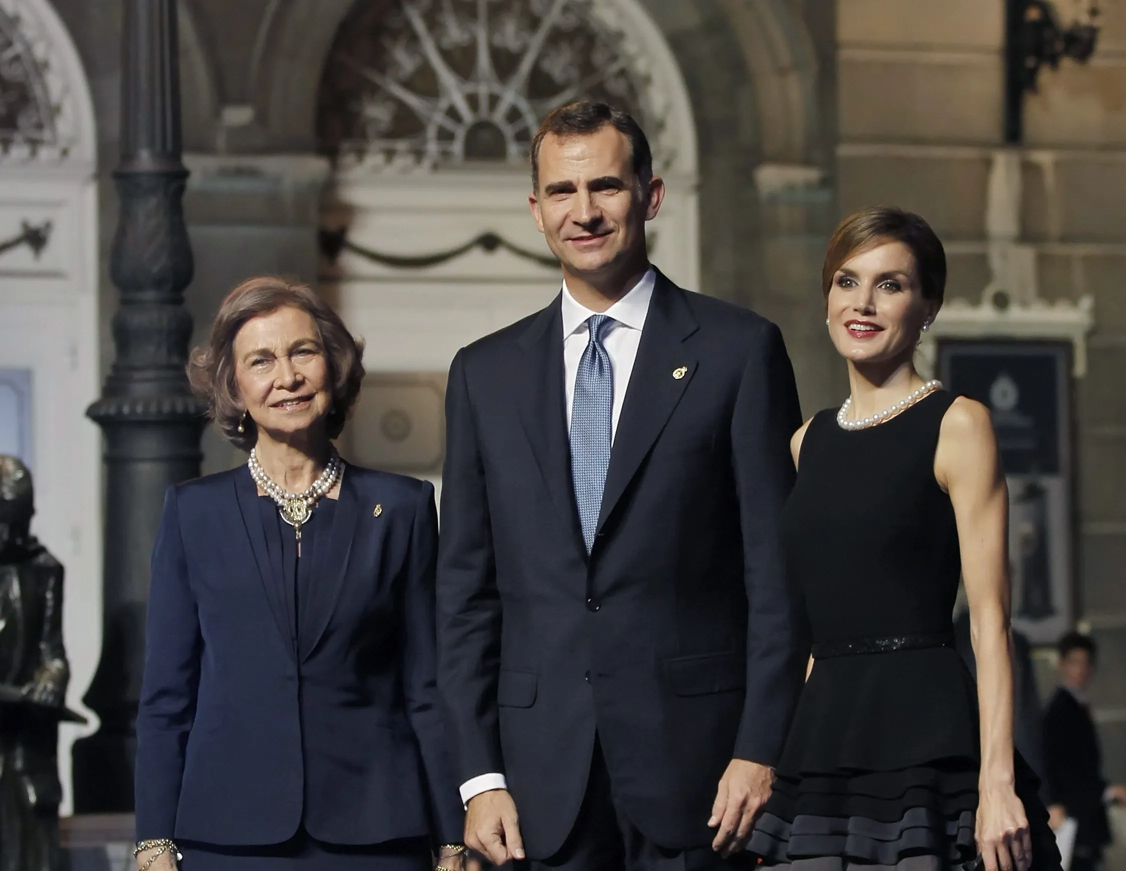 La reina Letizia llevaba el collar de 37 perlas en los premios Princesa de Asturias, en 2015.