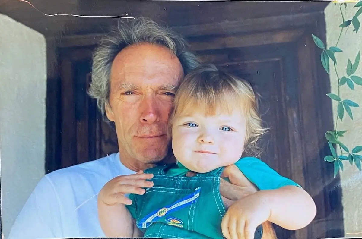FRANCESCA EASTWOOD con su padre