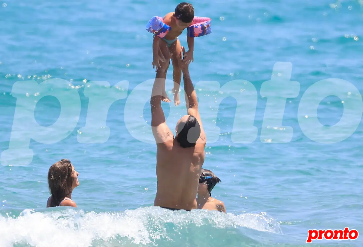 Ion Aramendi con sus hijos