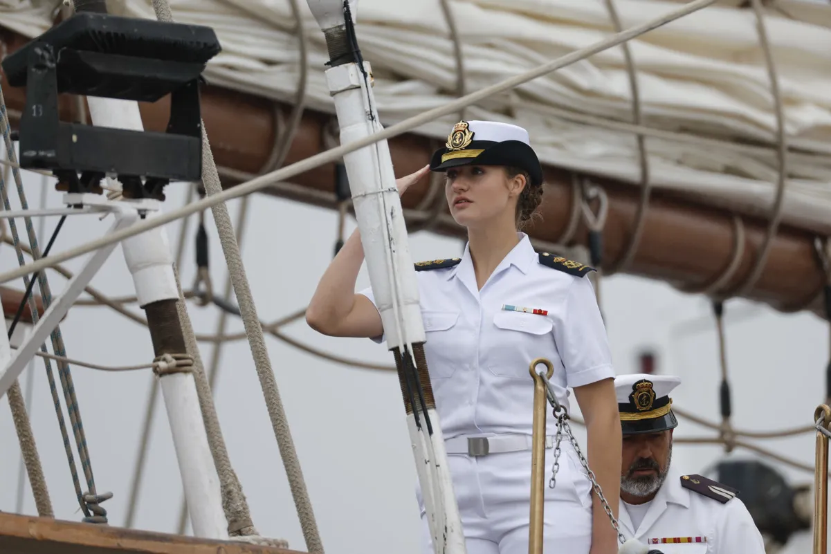 La princesa Leonor llega a Marín con el Juan Sebastián Elcano.
