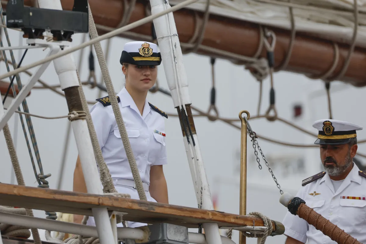 La princesa Leonor llega a Marín con el Juan Sebastián Elcano.