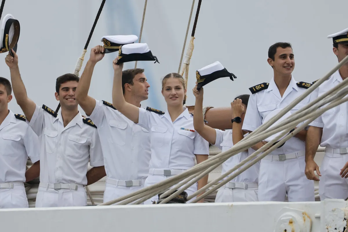 La princesa Leonor llega a Marín con el Juan Sebastián Elcano.