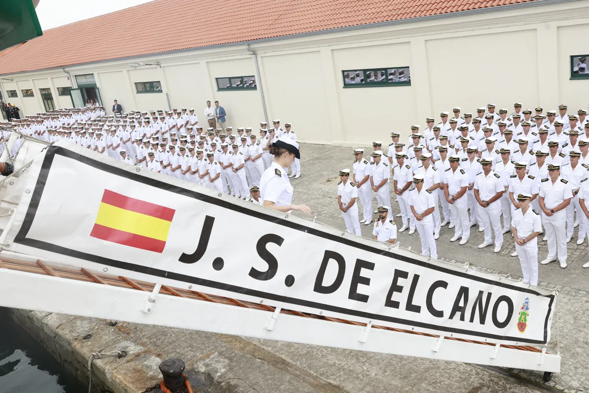 La princesa Leonor llega a Marín con el Juan Sebastián Elcano.
