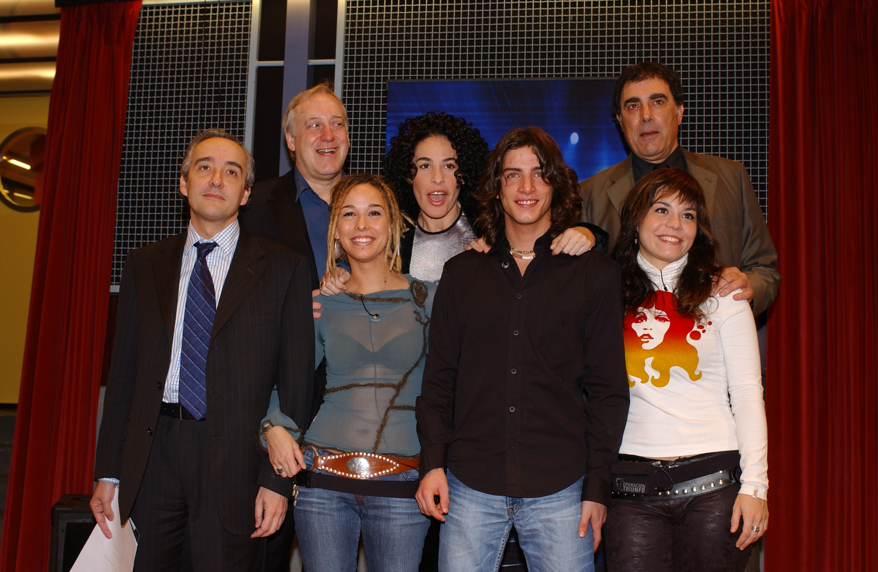 Toni Cruz con Nina y los tres ganadores de 'Operación Triunfo 2': Beth , Manuel Carrasco y Ainhoa Cantalapiedra.