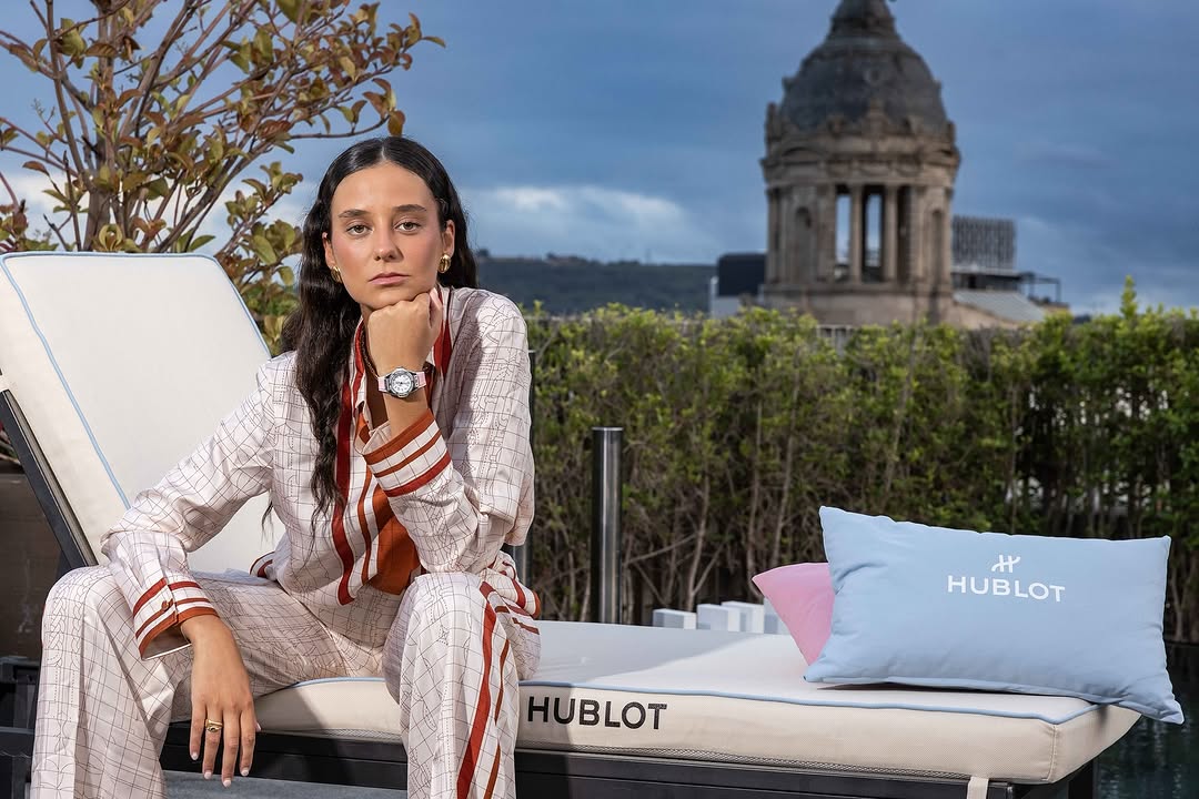 Victoria Federica sorprende al posar con un look "pijama" de más de 20.000 euros