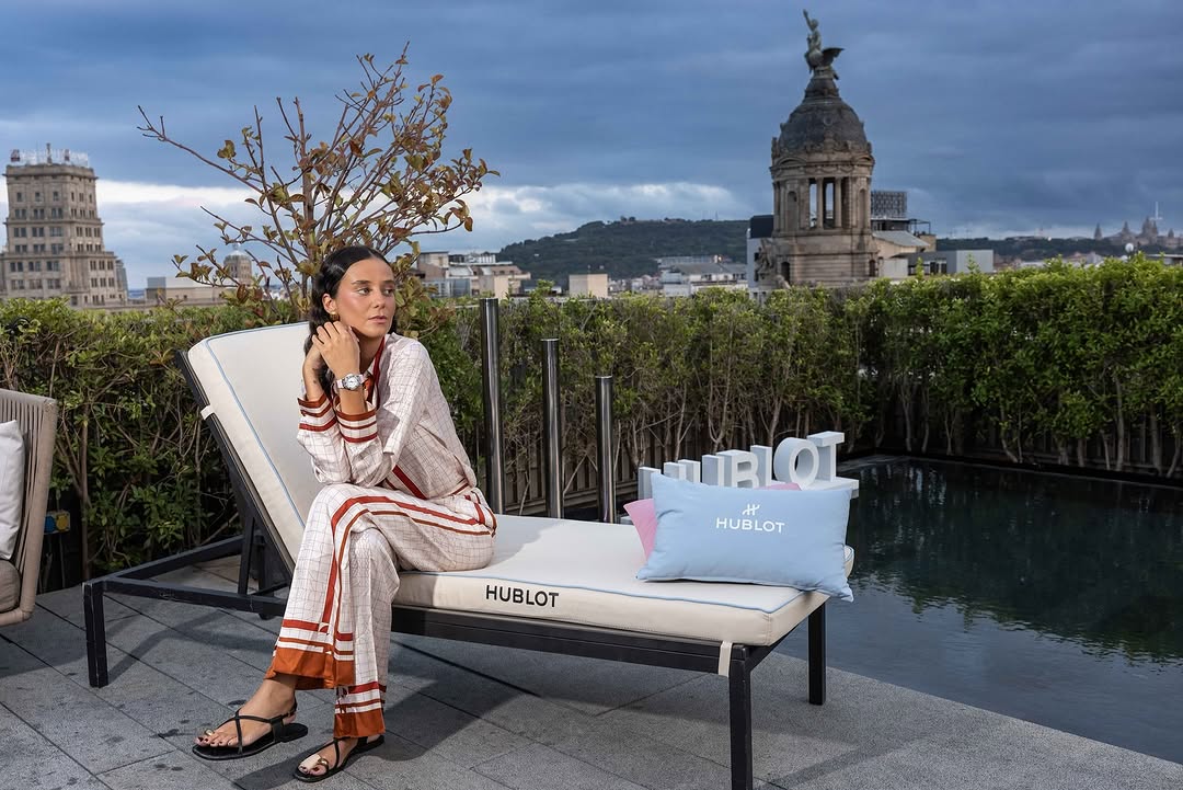 Victoria Federica sorprende al posar con un look "pijama" de más de 20.000 euros