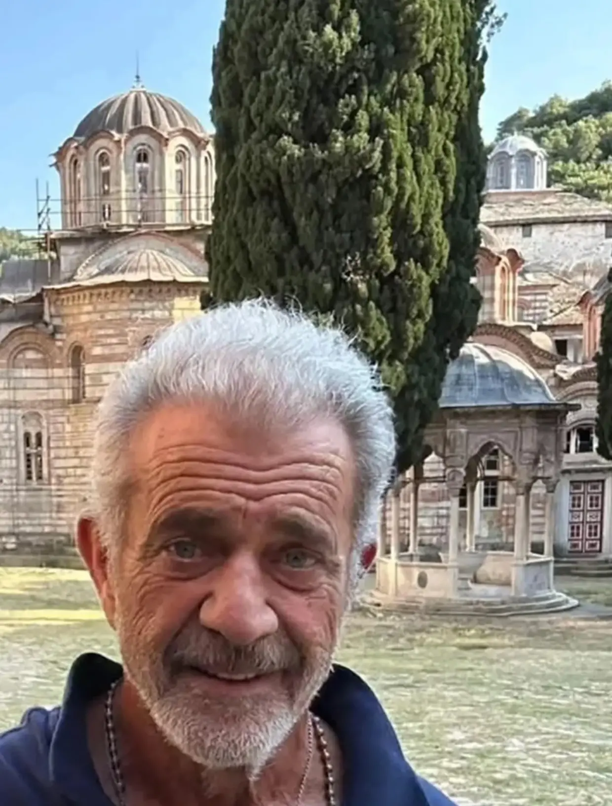 Mel Gibson en un monasterio de Grecia