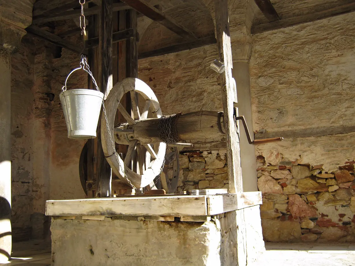 Pozo de un monasterio de Grecia