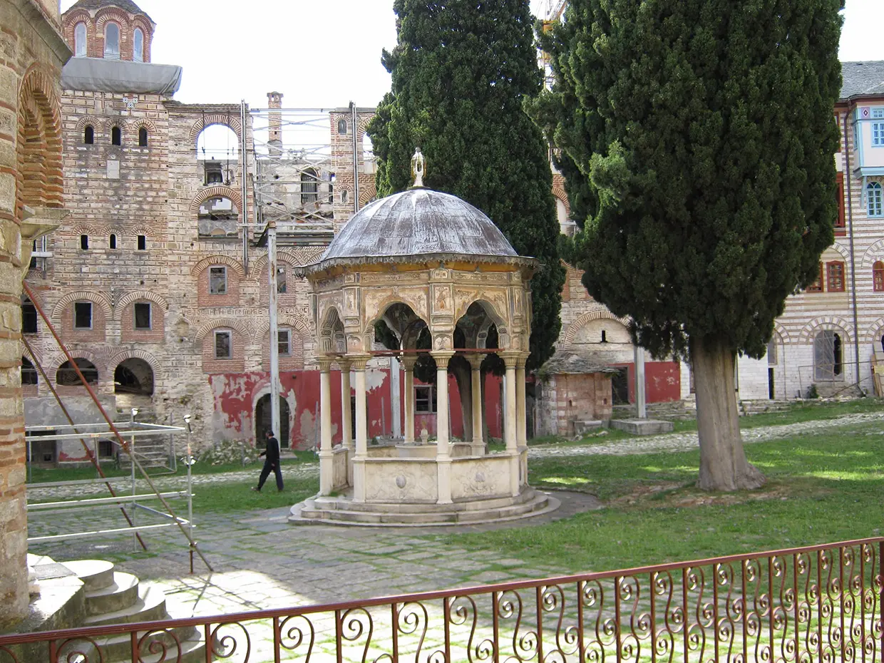 Glorieta de un monasterio de Grecia