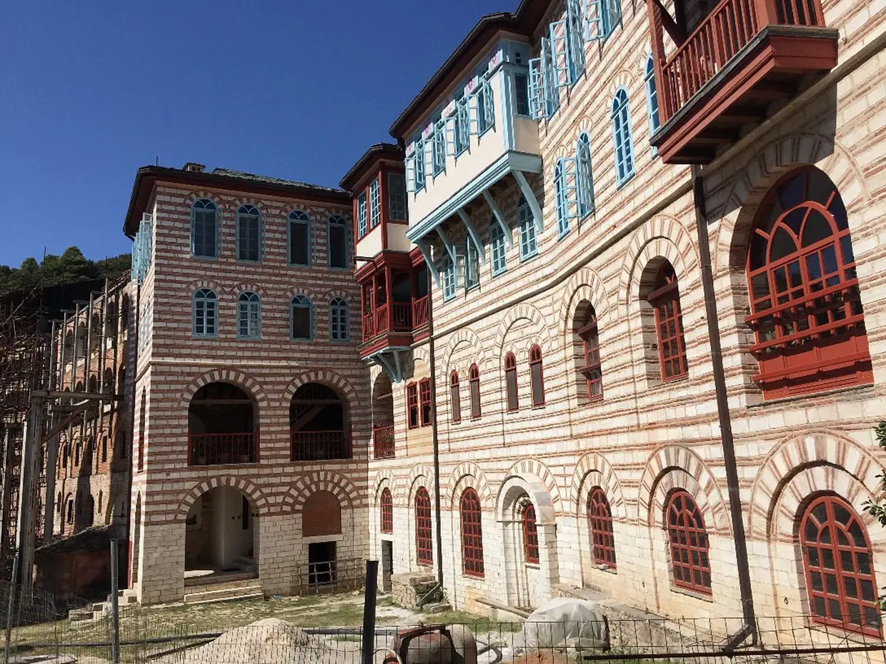 Fachada de un monasterio de Grecia