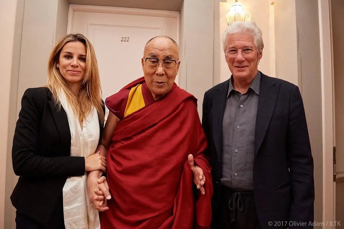 Richard Gere y Alejandra con el Dalai Lama.