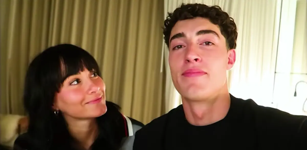 Aitana y Plex enamorados