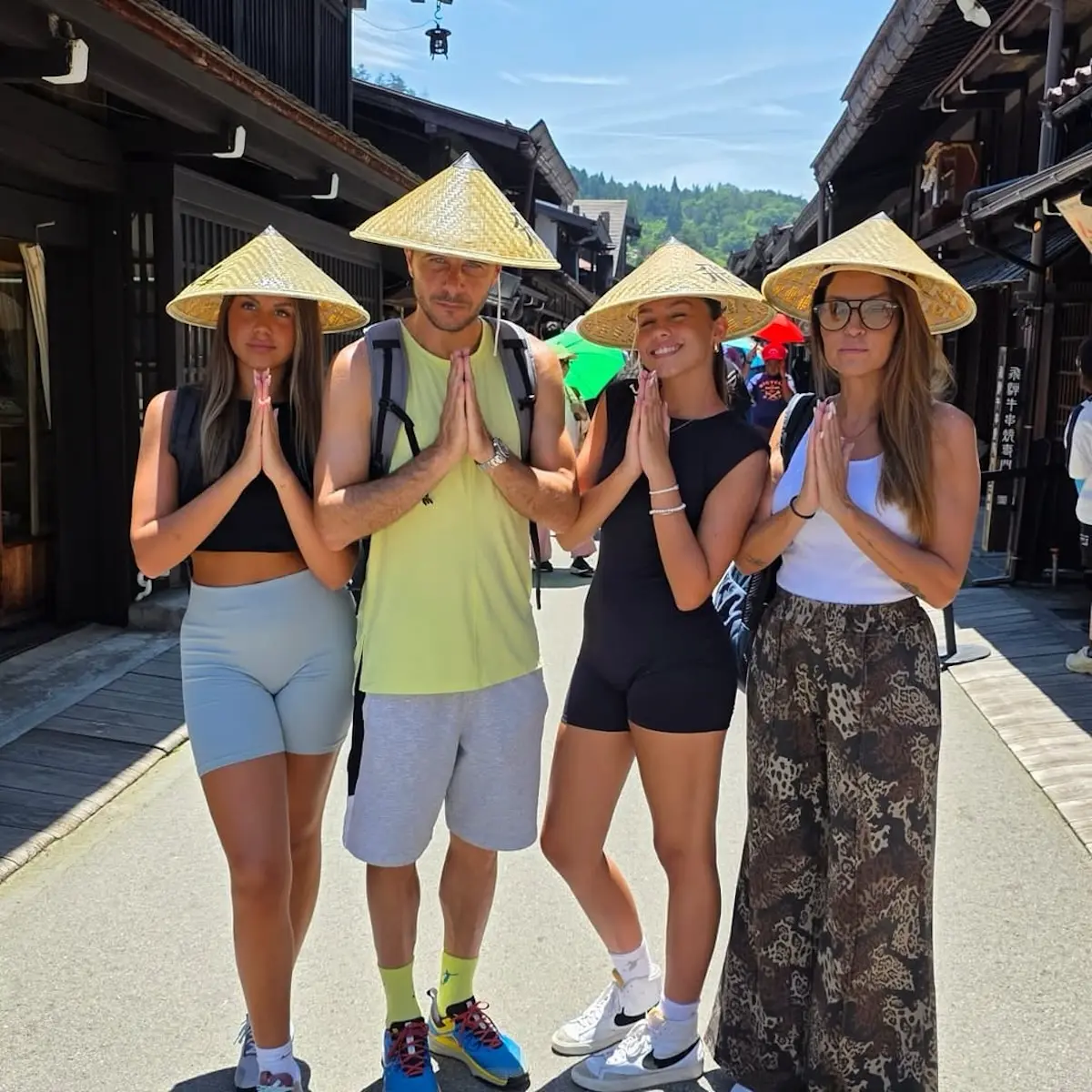Joaquín y su familia en Japón