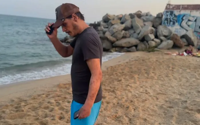 Sergio Peris Mencheta, feliz en la playa.