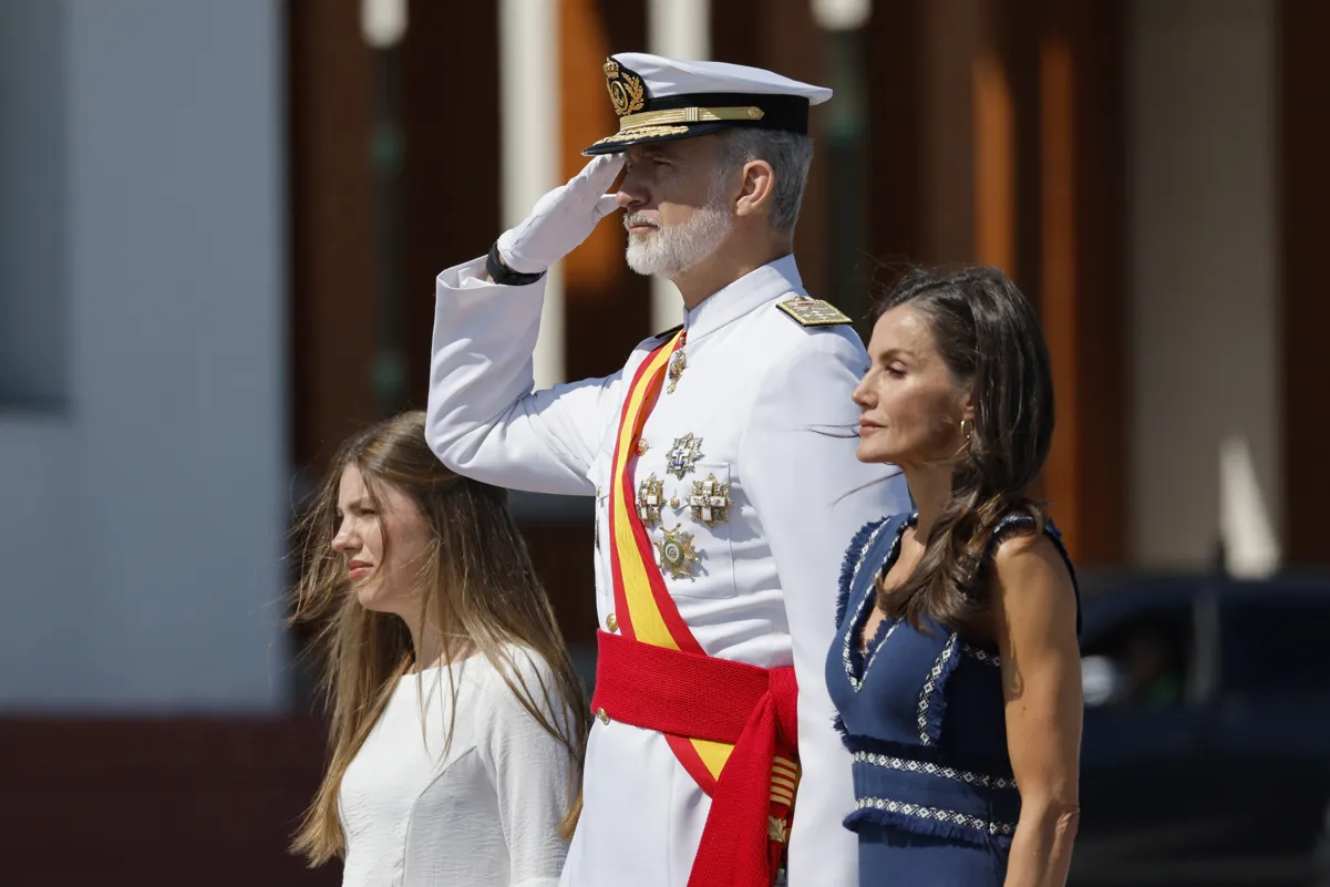 Felipe VI otorga a Leonor la Gran Cruz del Mérito Naval.